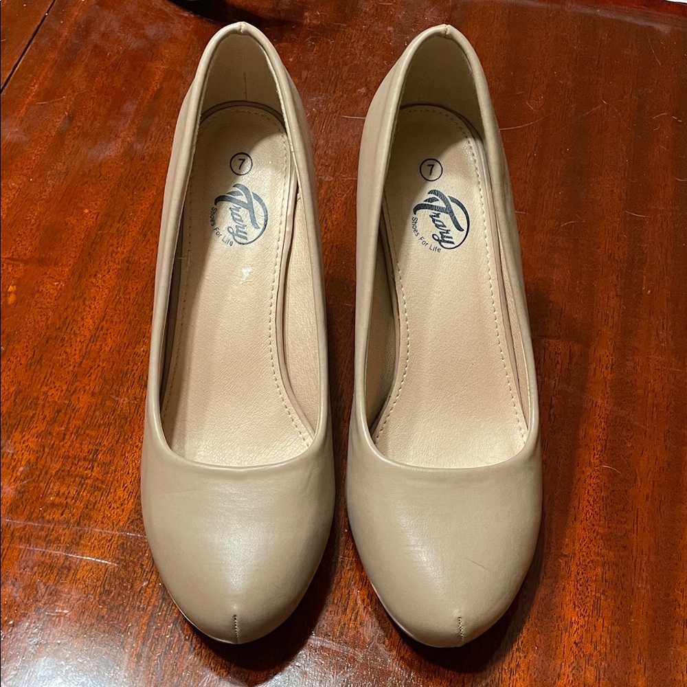 Trary Heels